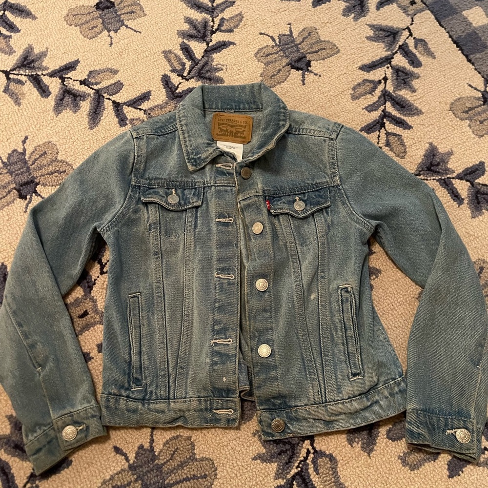 Levi’s Jean jacket light wash size medium 10-12 kids excellent used condition